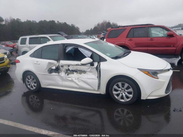 Toyota Corolla Le Image 13