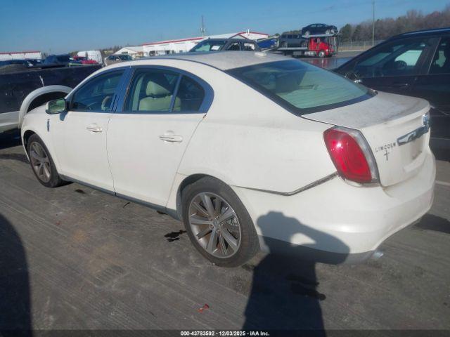 Lincoln MKS Image 8
