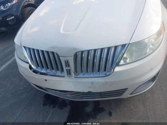 Lincoln MKS Image 3