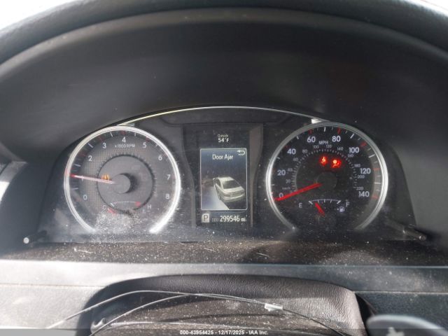 Toyota Camry Se Image 11