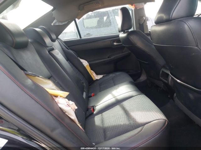 Toyota Camry Se Image 19