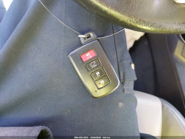 Toyota RAV4 Limited Image 15