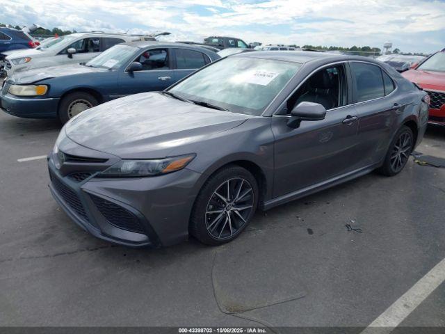 Toyota Camry Se Image 10