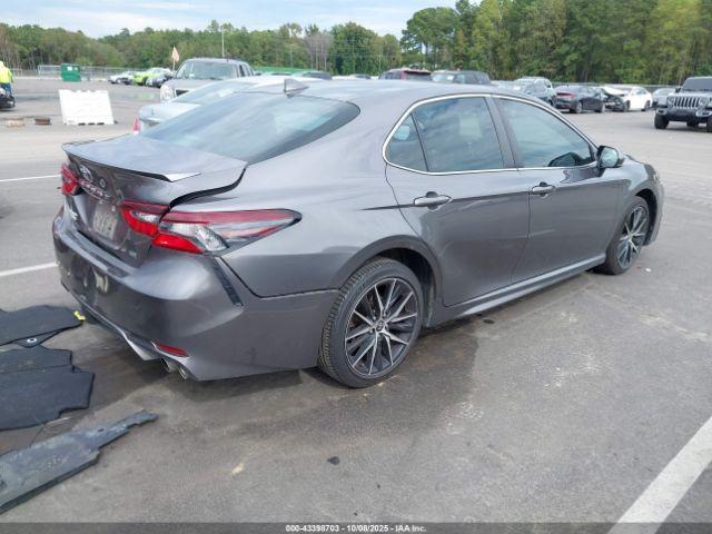 Toyota Camry Se Image 9
