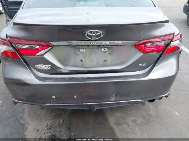 Toyota Camry Se Image 11