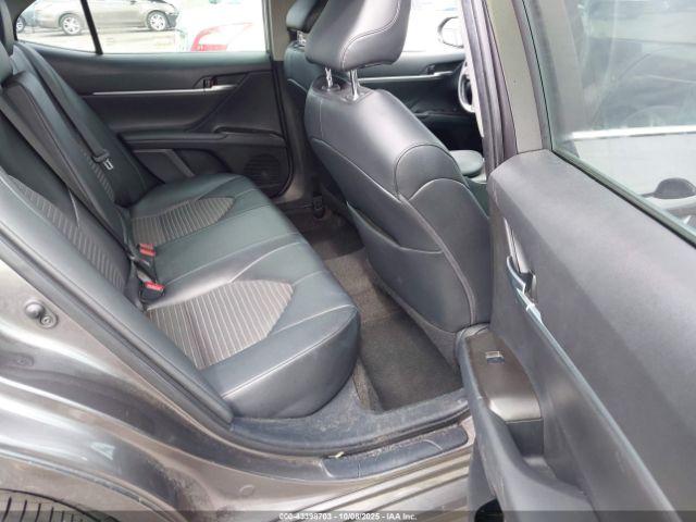 Toyota Camry Se Image 16