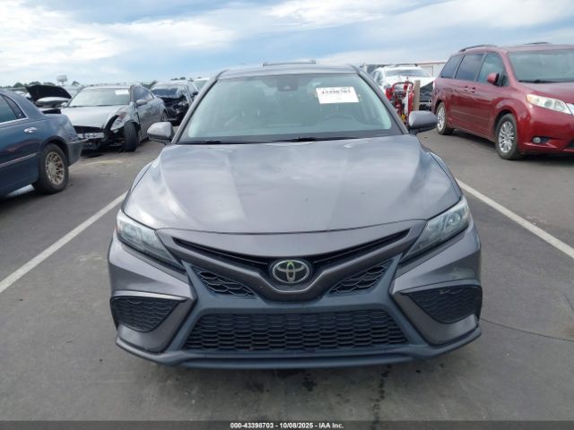 Toyota Camry Se Image 4