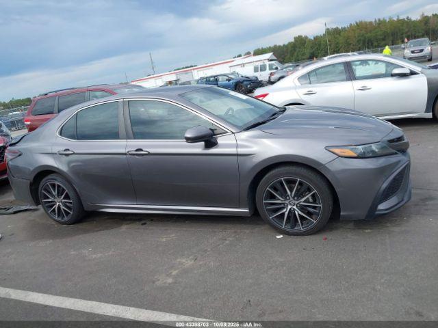 Toyota Camry Se Image 5