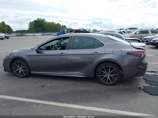 Toyota Camry Se Image 3