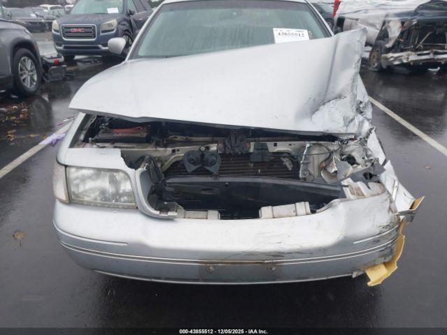 Ford Crown Victoria Standard Image 3