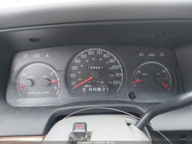 Ford Crown Victoria Standard Image 4