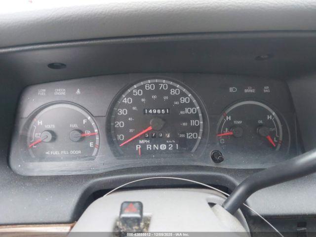 Ford Crown Victoria Standard Image 4