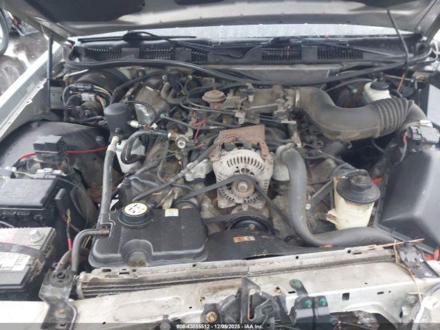 Ford Crown Victoria Standard Image 8