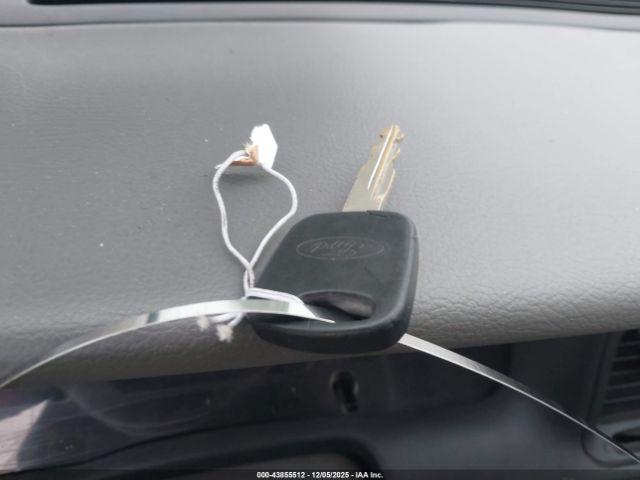 Ford Crown Victoria Standard Image 15