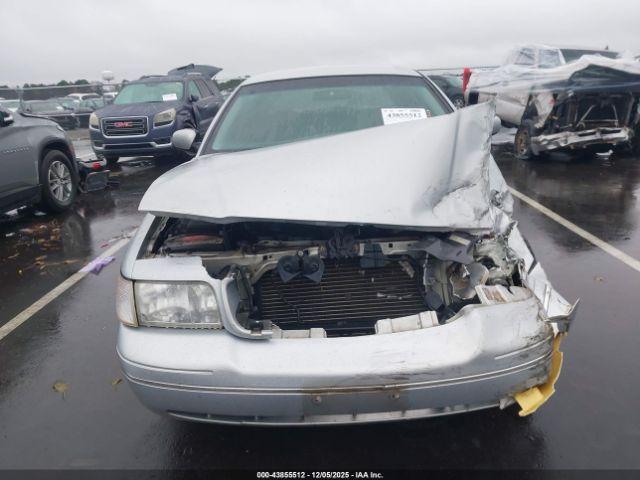 Ford Crown Victoria Standard Image 13