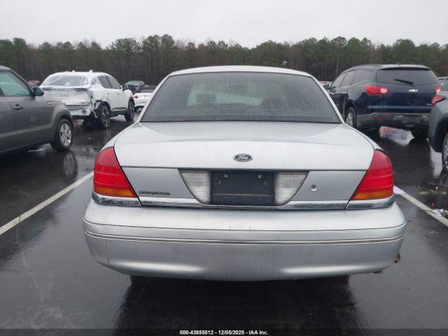 Ford Crown Victoria Standard Image 16