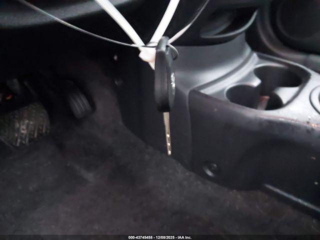 Nissan Versa Sv Image 6