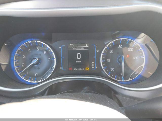 Chrysler Pacifica Touring Image 4