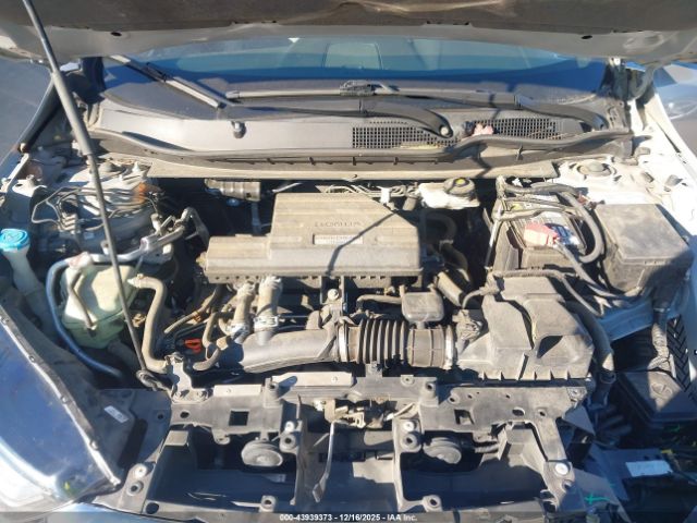 Honda CR-V Touring Image 2