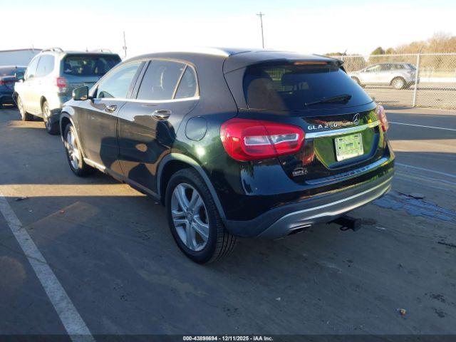 Mercedes-Benz GLA Image 2