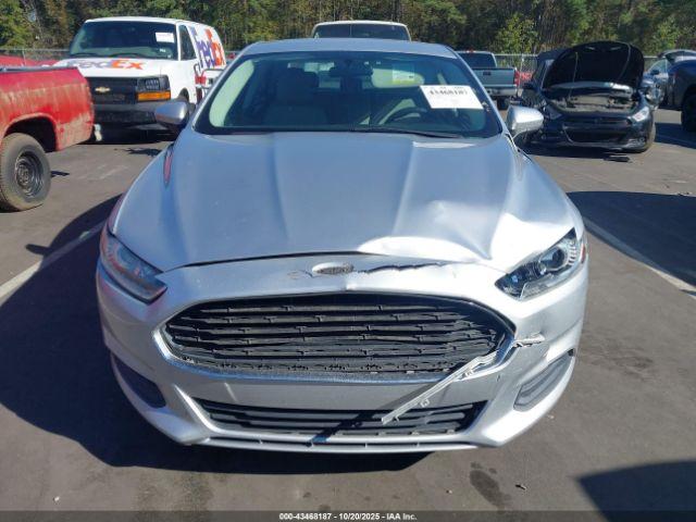Ford Fusion S Image 10