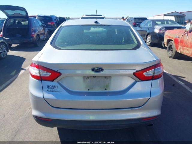Ford Fusion S Image 11