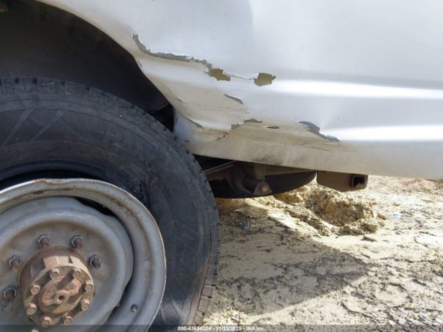 Ford Econoline Image 13