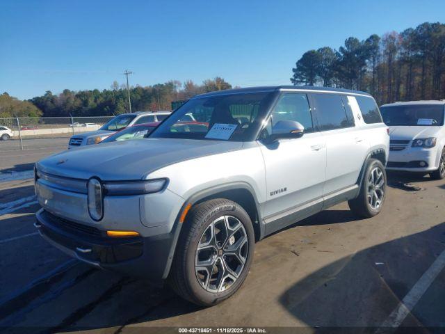 Rivian R1s Image 6