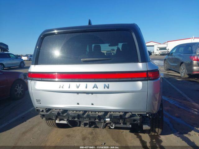 Rivian R1s Image 15
