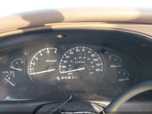 Ford Explorer Xlt Image 9