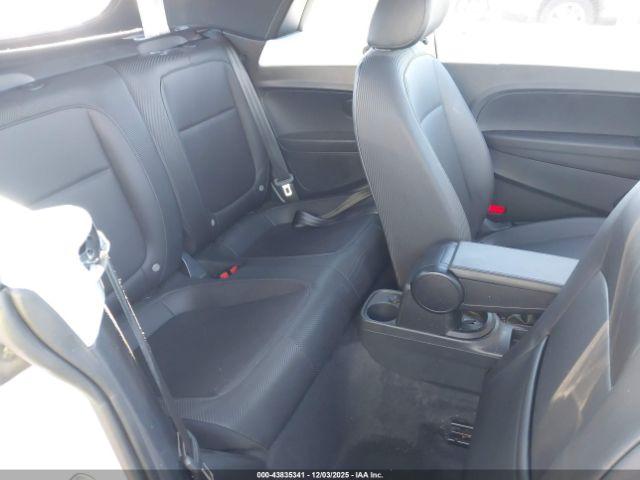 Volkswagen Beetle Image 2