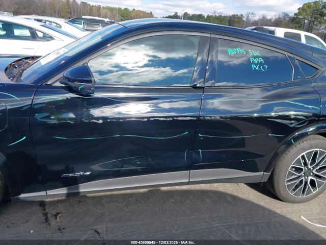 Ford Mustang Premium Image 12