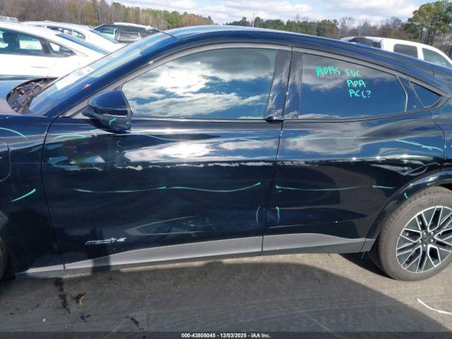 Ford Mustang Premium Image 12