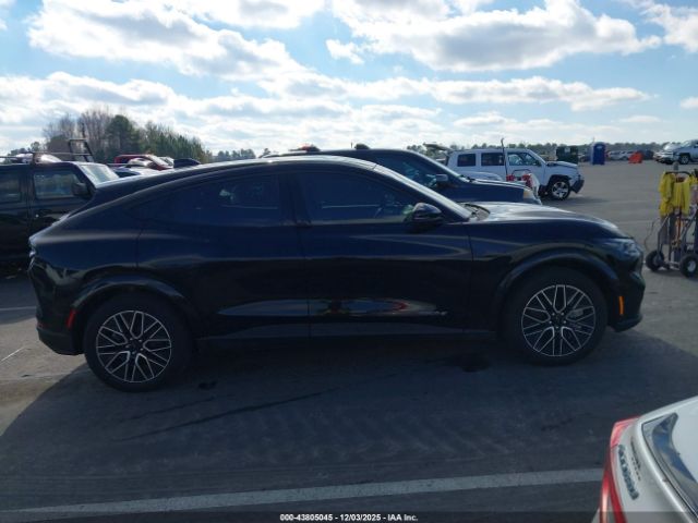 Ford Mustang Premium Image 13