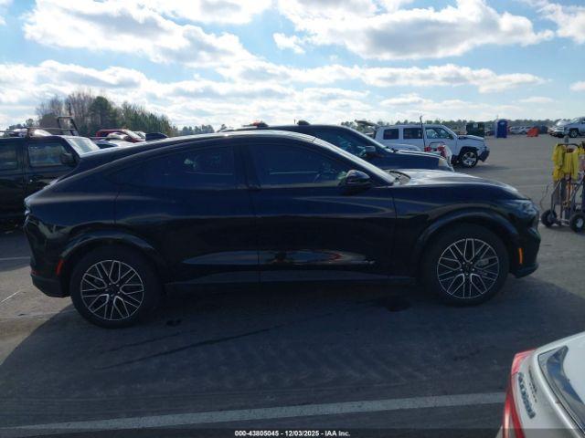 Ford Mustang Premium Image 13