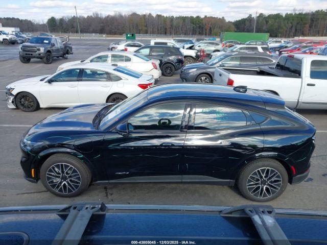 Ford Mustang Premium Image 8