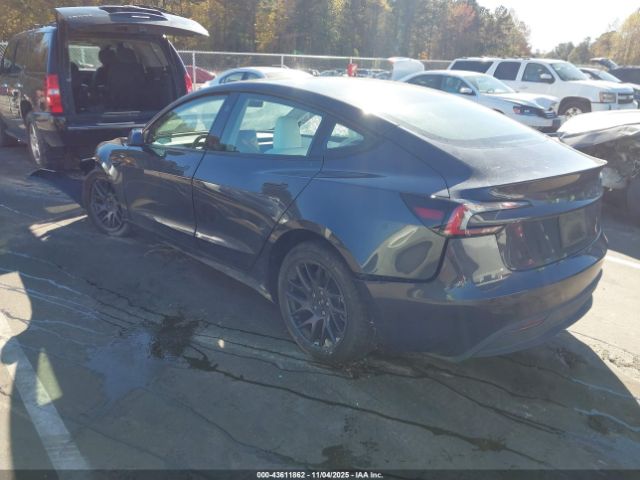 Tesla Model 3 Image 8