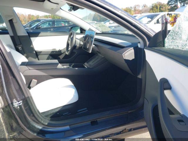 Tesla Model 3 Image 6