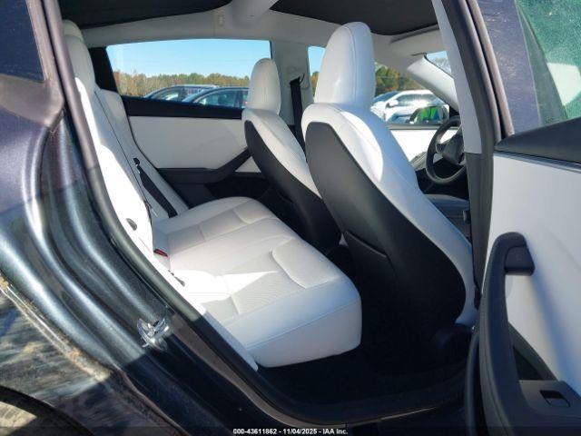 Tesla Model 3 Image 7