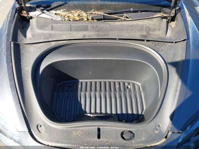 Tesla Model 3 Image 12