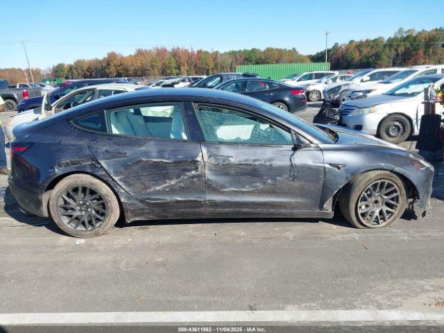 Tesla Model 3 Image 13