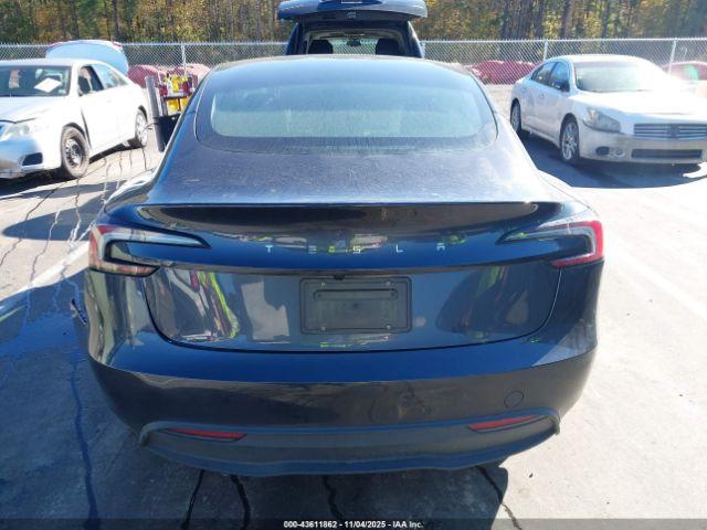 Tesla Model 3 Image 4