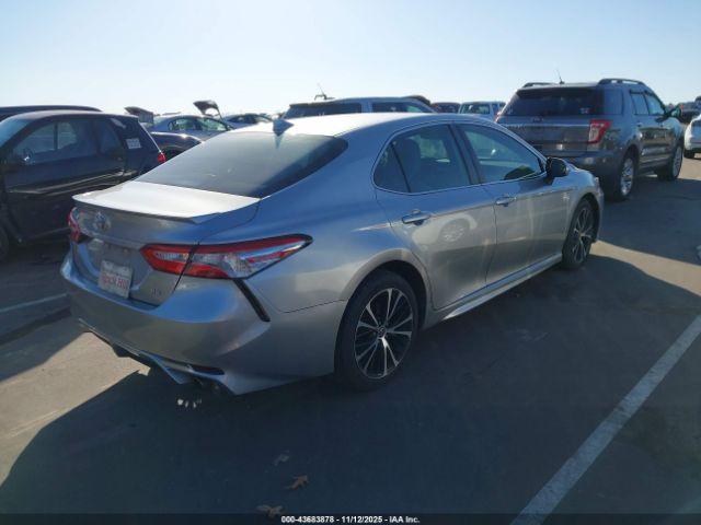 Toyota Camry Se Image 3