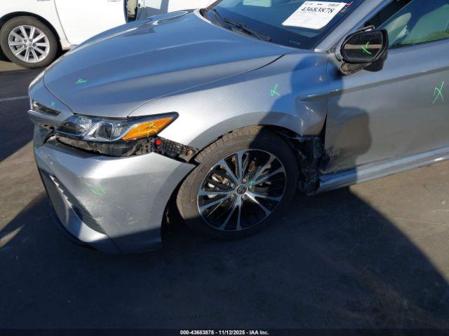 Toyota Camry Se Image 7