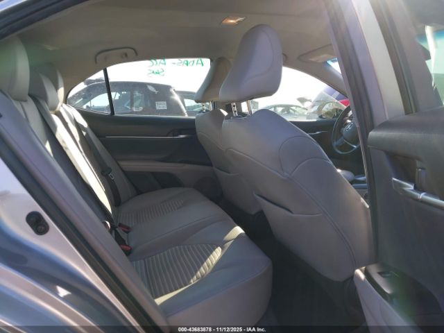 Toyota Camry Se Image 12