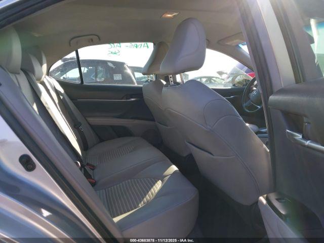 Toyota Camry Se Image 12