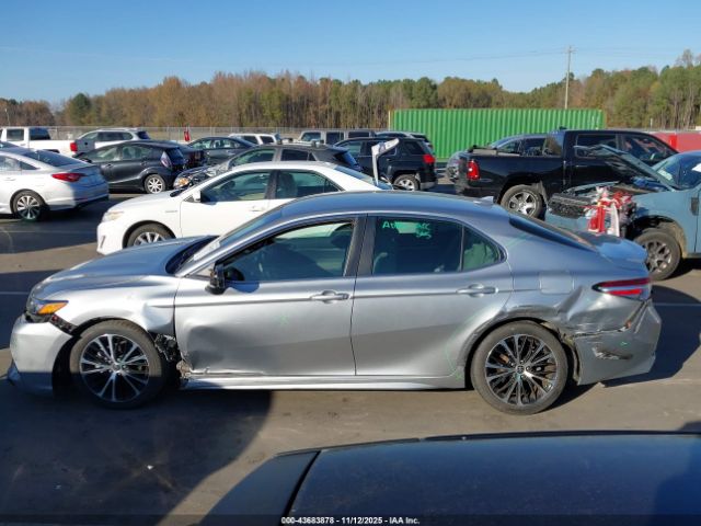 Toyota Camry Se Image 15