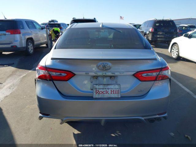 Toyota Camry Se Image 14