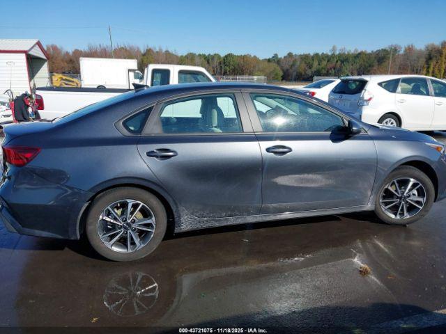 Kia Forte Lxs Image 7