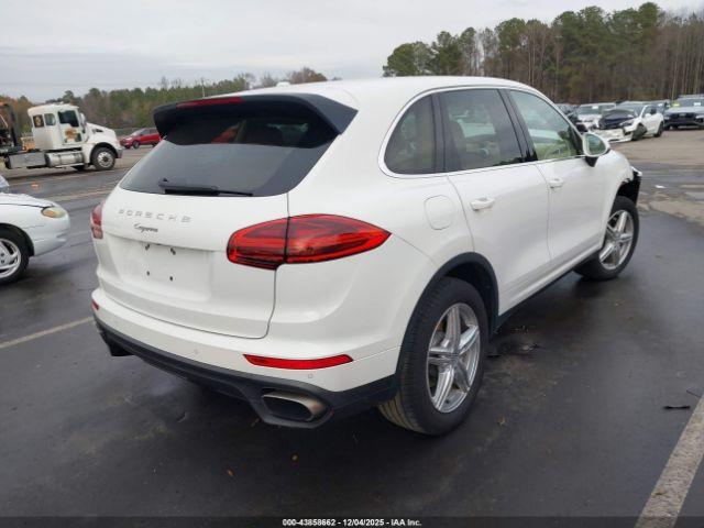 Porsche Cayenne Image 16